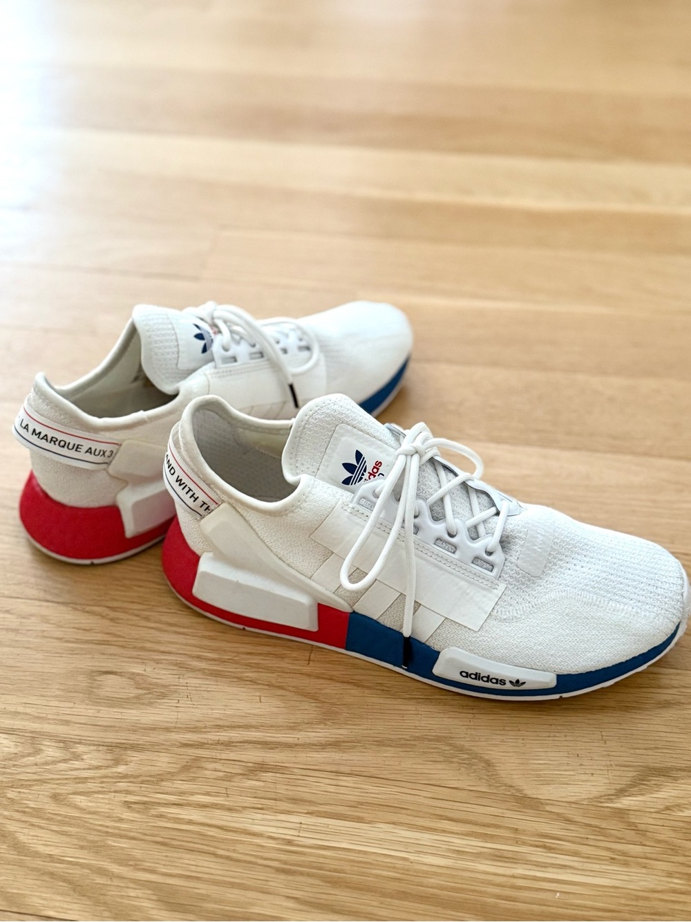 Adidas NMD R1 V2 Sneakers